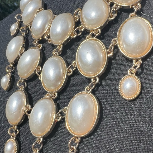 Classy Pearl & Gold Necklace - Picture 4 of 10